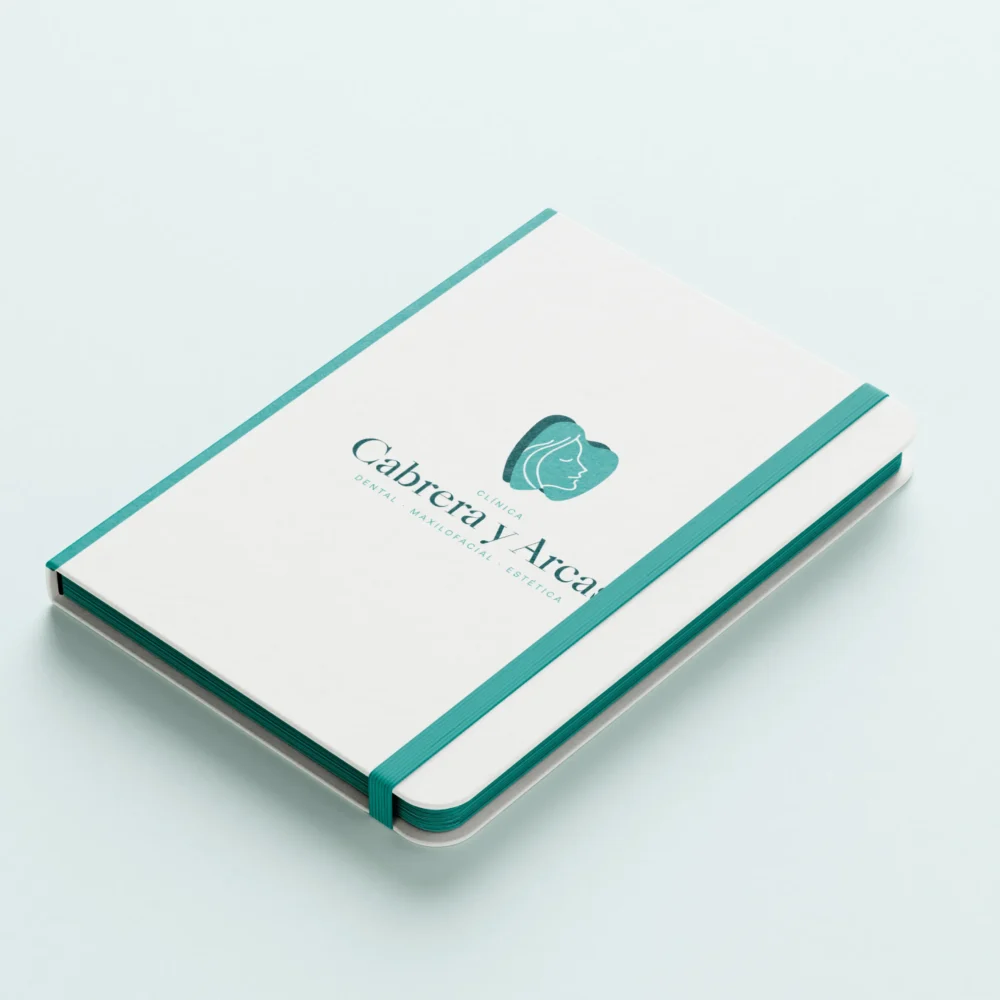 Proyecto de diseño web, identidad visual y comunicación para clínica dental, maxilofacial y estética, desde Almería (España) y Santiago de Chile