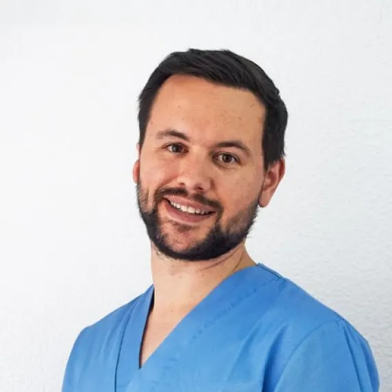 Antonio Cabrera Arcas, Médico Cirujano Maxilofacial y Medicina Estética en Clínica de Medicina Estetica de Almería